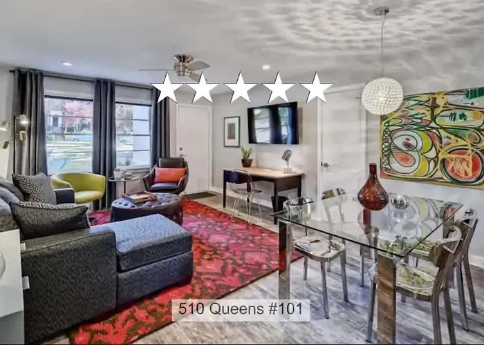 Comfortable And Stylish Condo Near Myers Park